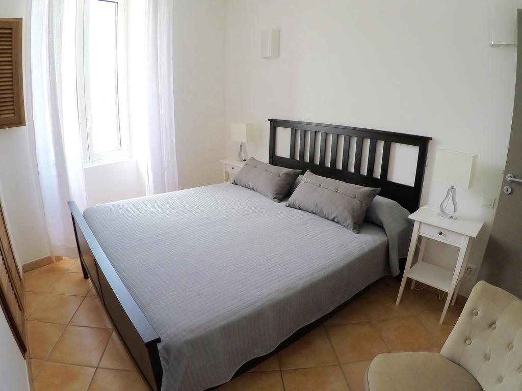 Les Appartements Du Port Бонифачо Стая снимка