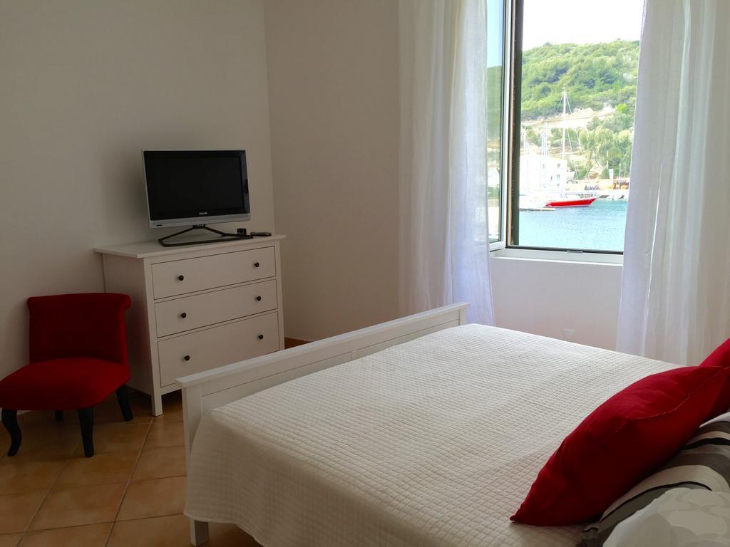 Les Appartements Du Port Бонифачо Стая снимка