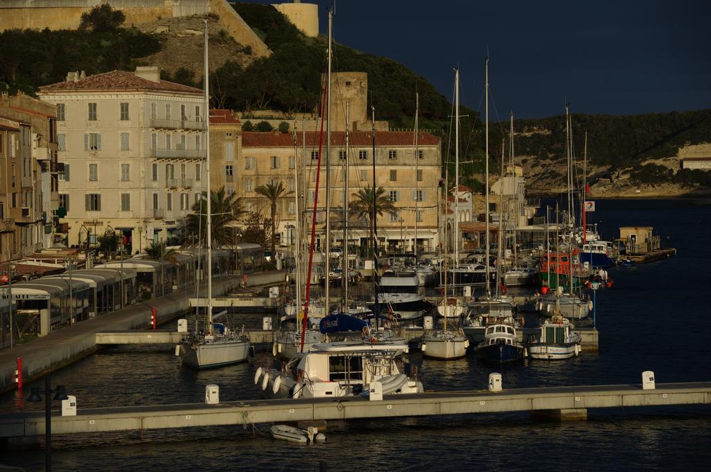Les Appartements Du Port Бонифачо Екстериор снимка